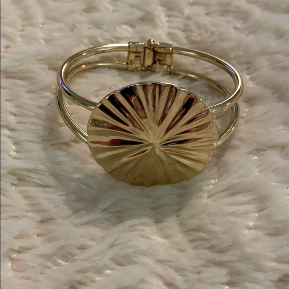 Jewelry - Fabulous, gold bracelet #A412